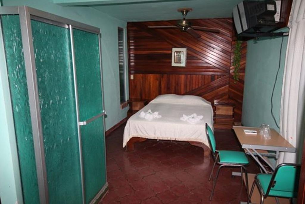 Hotel Jackie'S House Puntarenas Quarto foto